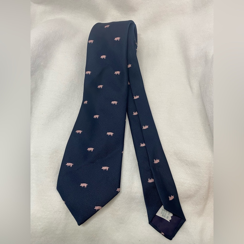 Hog Wild…Navy Blue Tie with Pink Hog Pattern